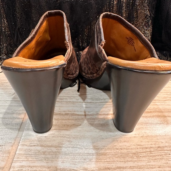 Never worn women’s Sofft choc leopard clog - Picture 5 of 15